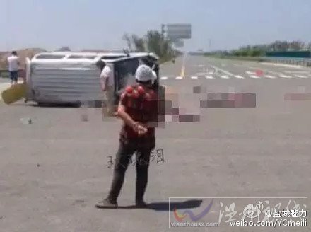 大豐港口海提公路車禍現(xiàn)場圖片