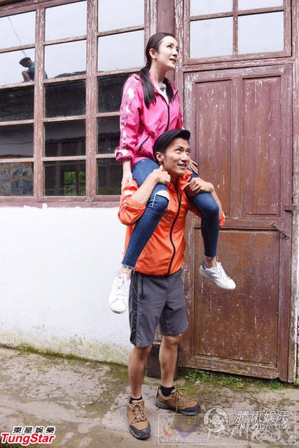 霆鋒讓楊冪騎脖子照片