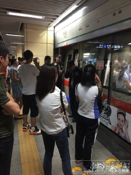 大量乘客被滯留在車站