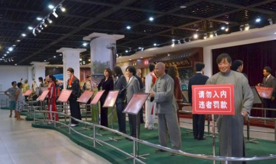 山寨蠟像丑哭網(wǎng)友