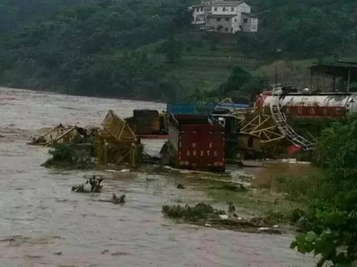 四川省敘永縣暴雨洪災泥石流災害