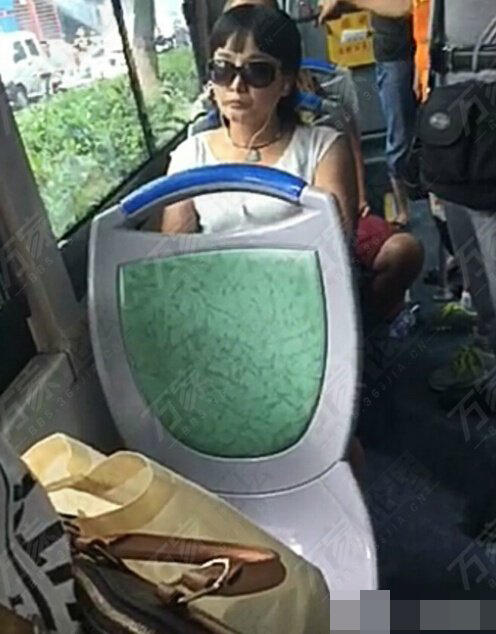 合肥女子逼小學生讓座