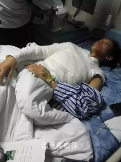 女子遭服務(wù)員潑熱湯