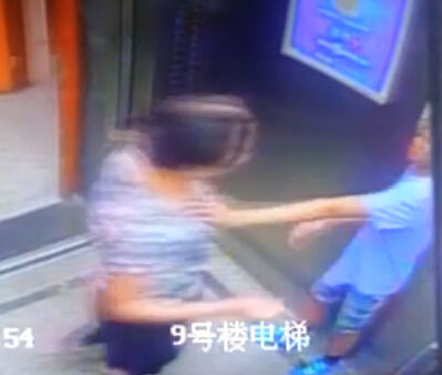 老太強吻小學生