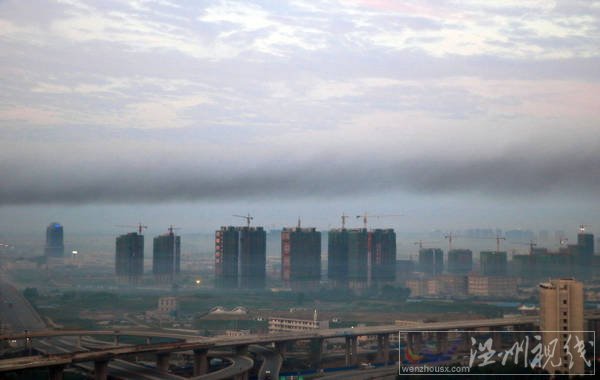 鄭州上空出現(xiàn)黑霧圖片
