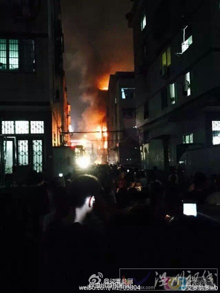 梧田街道蟠鳳一居民樓著火