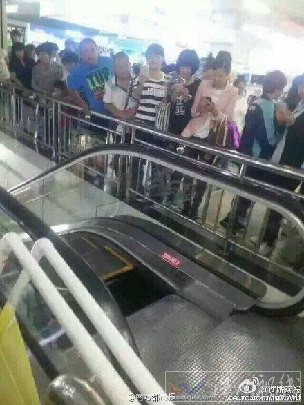 沈陽商場自動扶梯塌陷