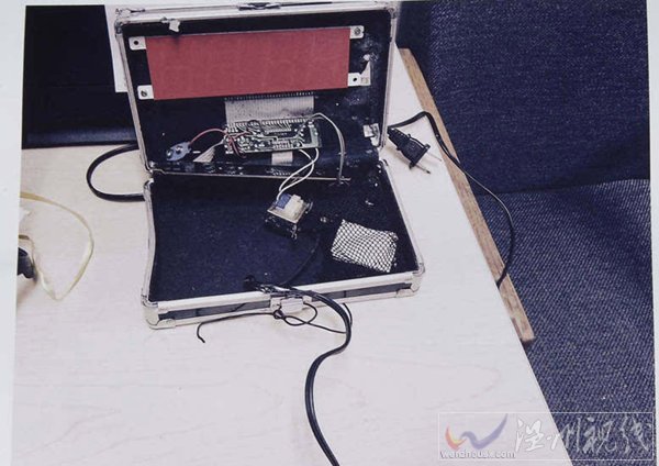 美男孩自制鬧鐘遭拘捕