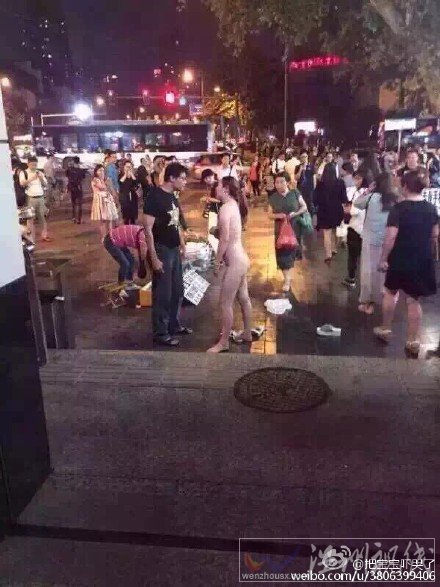 三山街地鐵站裸女