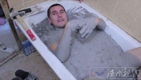 把自己的身體泡在水泥中是什么感覺(jué)