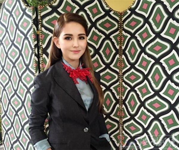 昆凌做完月子后第一次出席活動