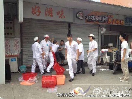南大食堂員工群毆大學生