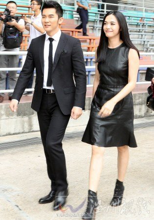 李晨表示自己和范爺?shù)暮檬聦⒔? /><br />
李晨表示自己和范爺?shù)暮檬聦⒔?/p>
<p>　　9月27日，在接受采訪時(shí)，李晨自曝好事將近，對(duì)于自己和范爺?shù)南彩卤硎揪涂炝恕Ｋ硎咀约汉团苣袌F(tuán)兄弟也商量過給楊穎紅包問題，更直言不久就要把給她們的份子錢收回來。</p>
<p>　　再過幾天就是跑男團(tuán)成員Angelababy大婚的日子了，<a href=