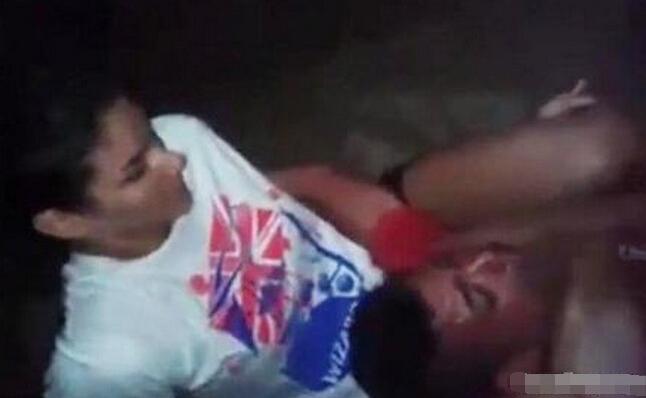 搶到搏擊手被打哭