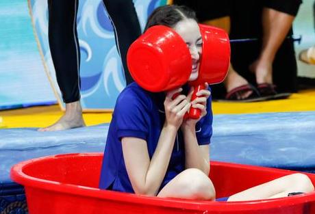 娜扎張翰玩親親