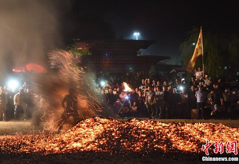 浙江省磐安縣雙峰鄉(xiāng)皿一村煉火表演