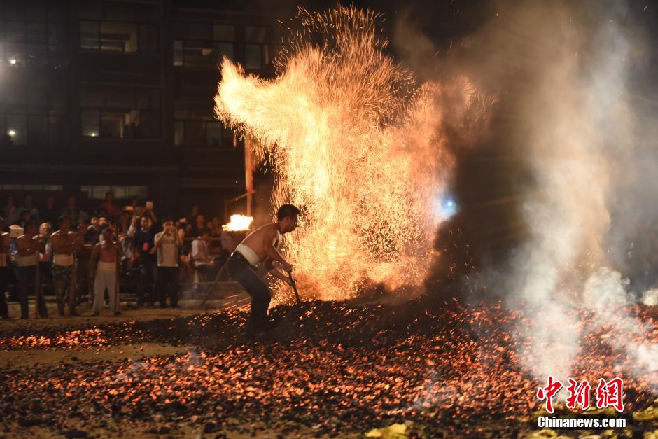 浙江省磐安縣雙峰鄉(xiāng)皿一村煉火表演