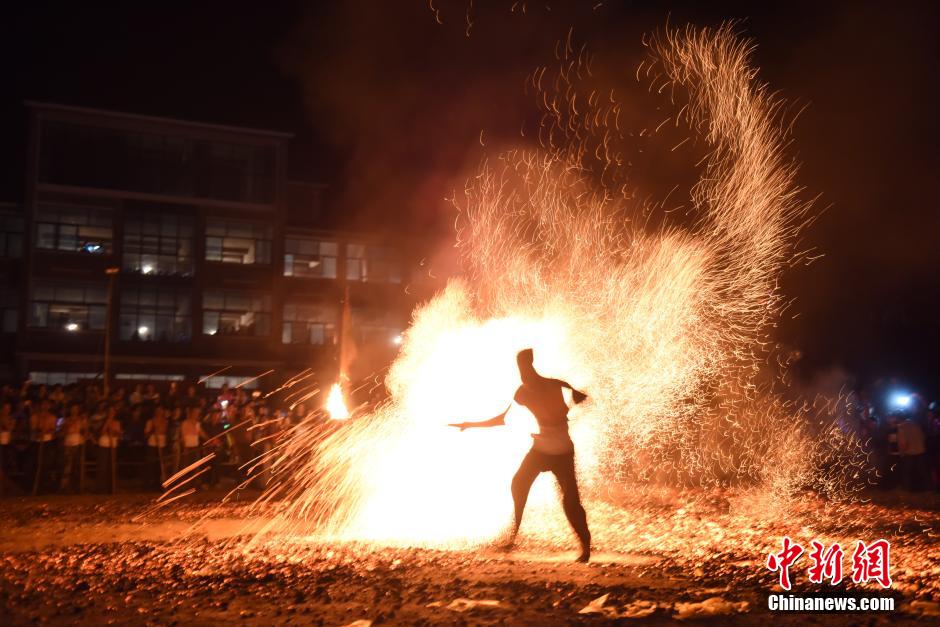 浙江省磐安縣雙峰鄉(xiāng)皿一村煉火表演