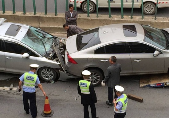 昆明最牛追尾車禍