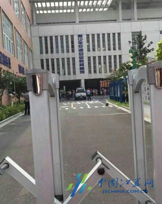 儀征小學(xué)老師跳樓身亡