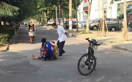 大學(xué)生扶老太被訛