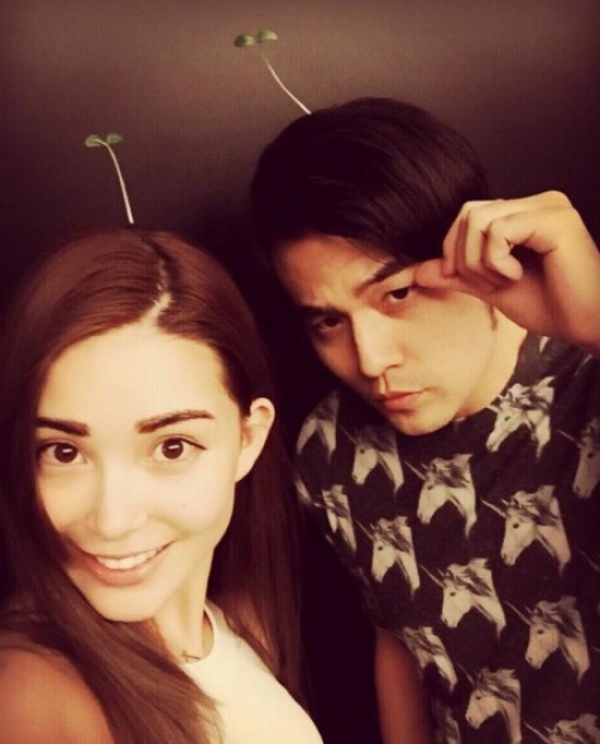 周杰倫頭長草賣萌