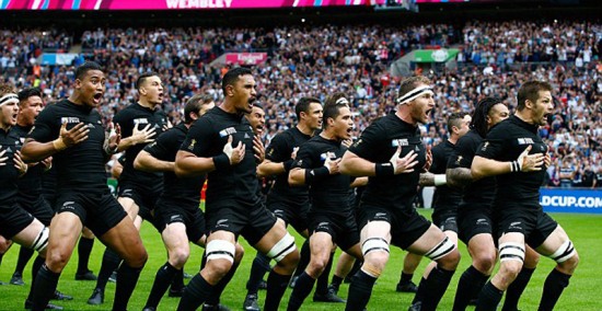 賽場上跳毛利戰舞