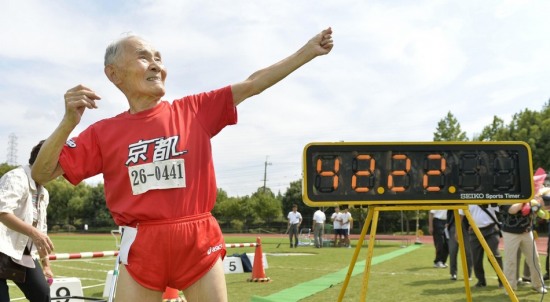日本105歲老人宮崎秀吉百米跑出42秒22創世界紀錄