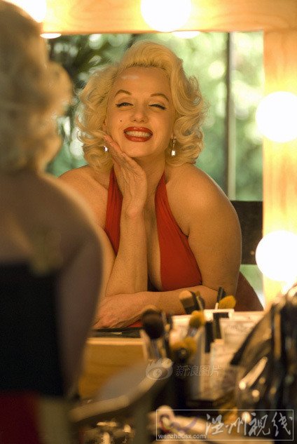 女子長(zhǎng)相似夢(mèng)露