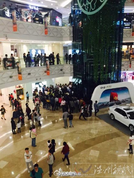 9人被困電梯2小時(shí)