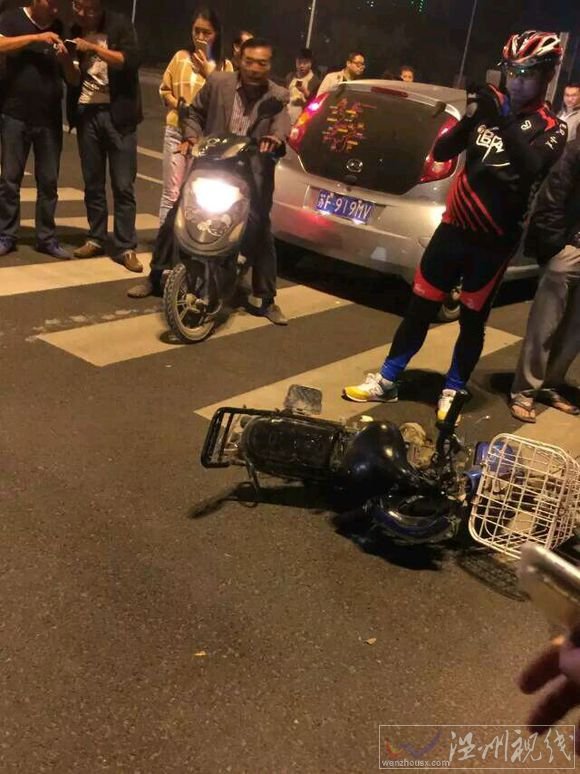 海門(mén)轎車(chē)連撞三人