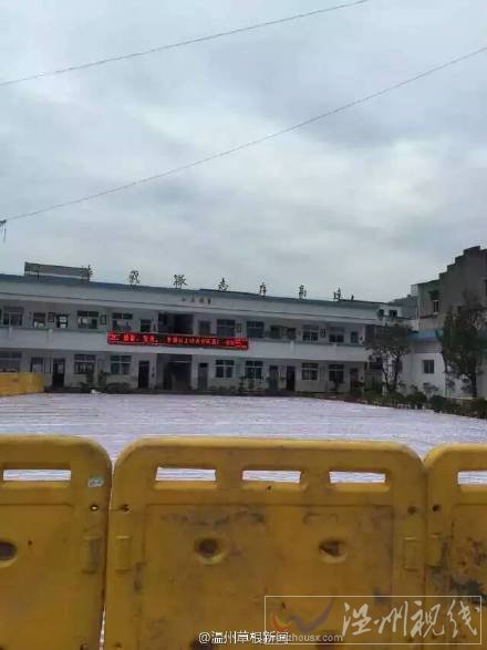 孩子家長到學(xué)校要求給說法