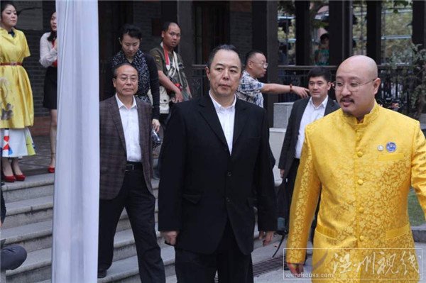 張鐵林現(xiàn)身活動現(xiàn)場