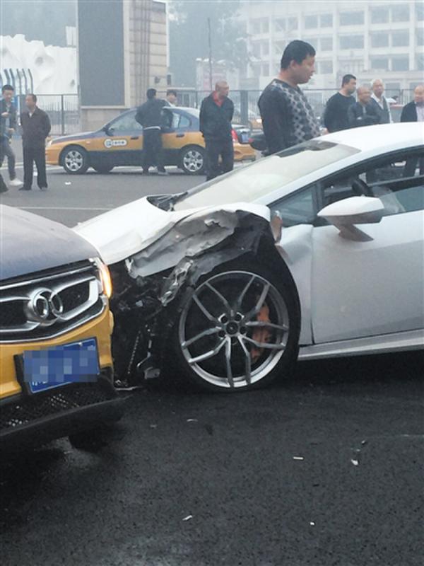 蘭博基尼連撞8車