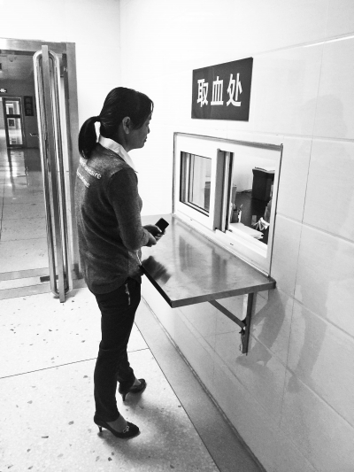 城管拖走獻(xiàn)血車