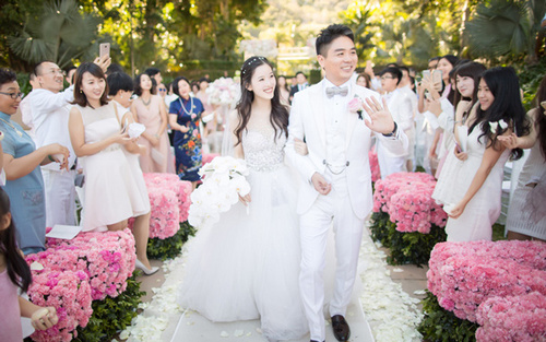 劉強東與奶茶妹妹婚禮現(xiàn)場照