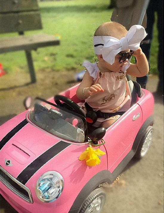 英國(guó)1歲蘿莉成偶像