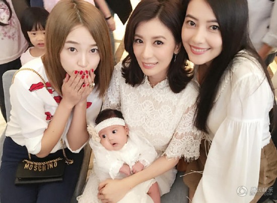 賈靜雯修杰楷女兒滿月派對