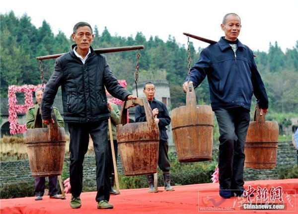 農(nóng)村大媽模特走秀