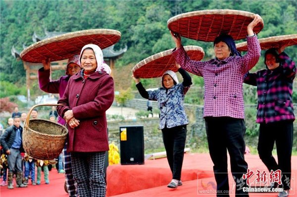 七旬大爺當(dāng)模特