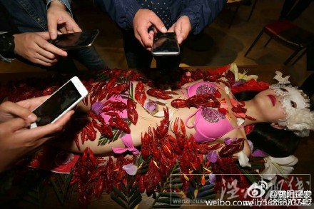 龍蝦人體盛宴照片
