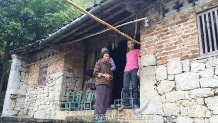 因為舌頭太嚇人 沒有幼兒園愿意接收小騰