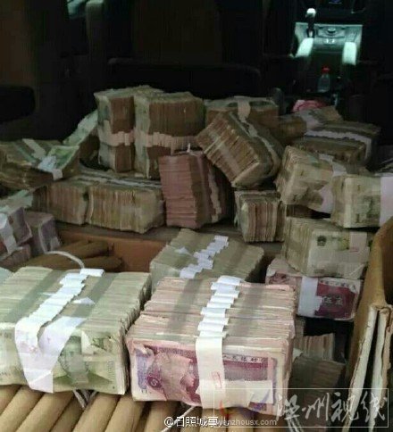 40萬(wàn)的零錢堆滿后備箱