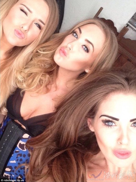 三姐妹經(jīng)常曬自拍