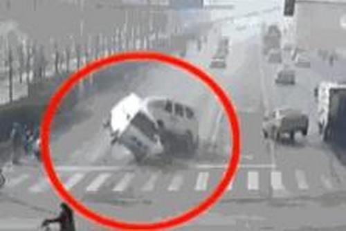 河北詭異車禍