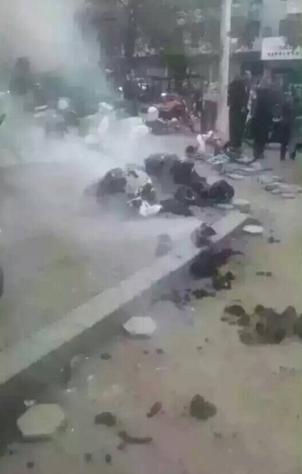 賣棉花被城管放火燒掉