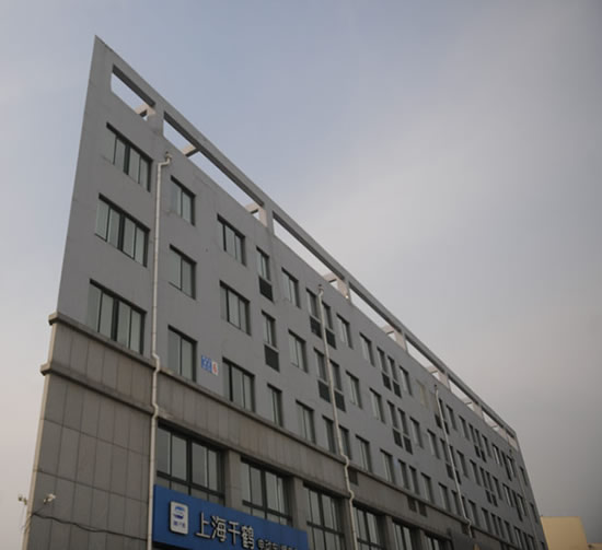 濟南高樓酷似紙片