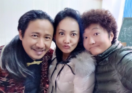 王大治燙爆炸頭