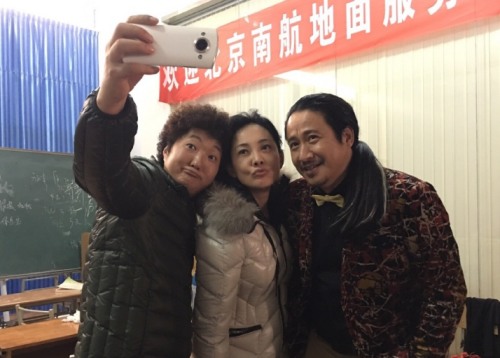 王大治燙爆炸頭