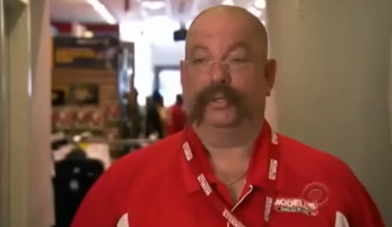 老板偽裝新人視察